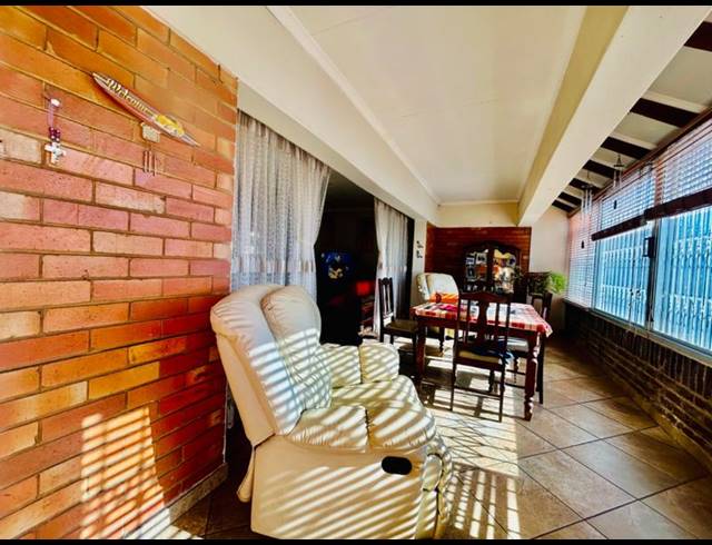 3 BEDROOM HOUSE FOR SALE IN VANDERBIJLPARK SE 2
